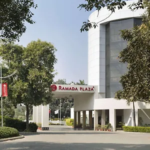 Ramada Plaza By Wyndham Jhv 5*, Varanasi India